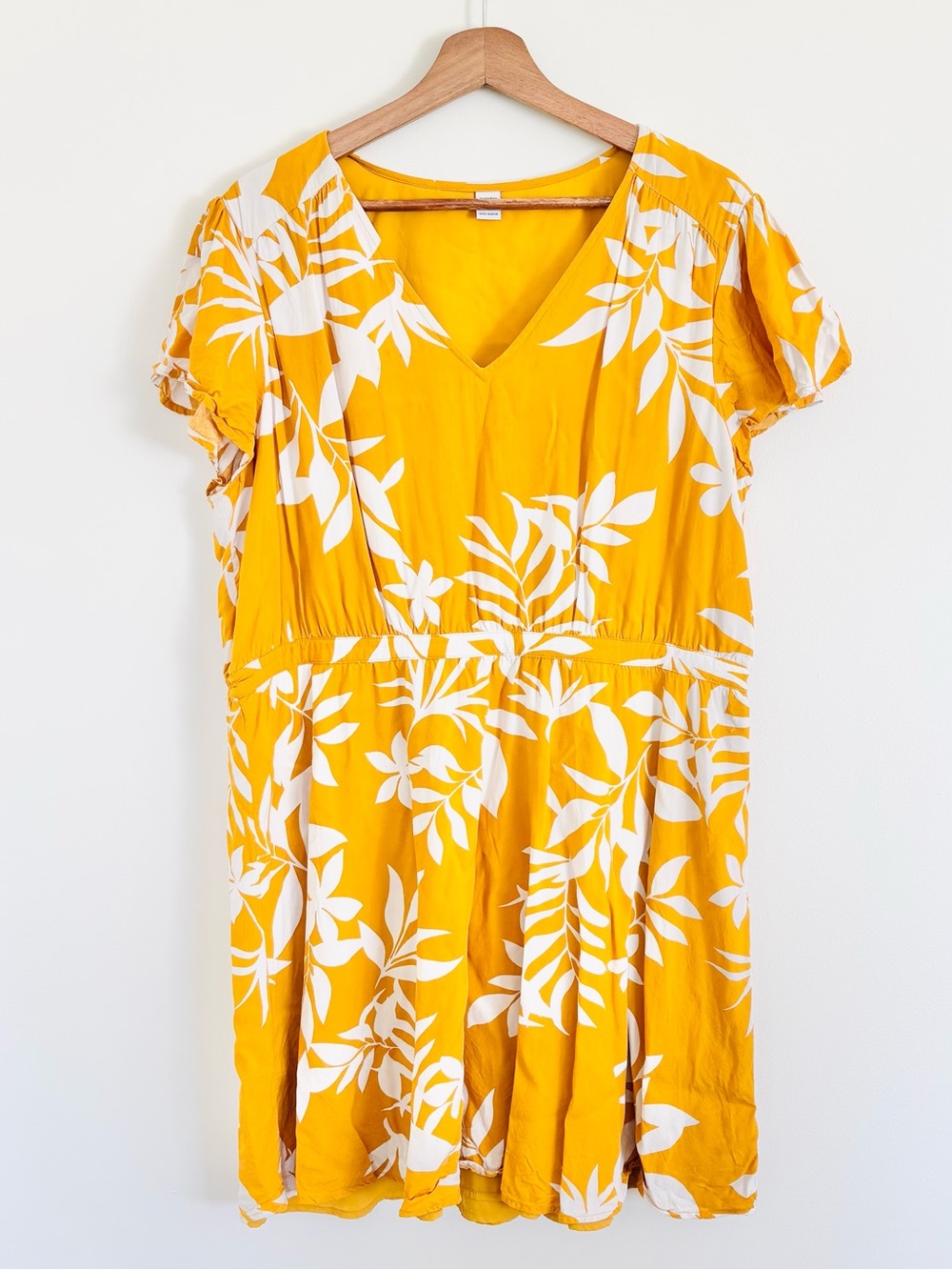 Old Navy V-Neck Shift Dress in Yellow Floral Print